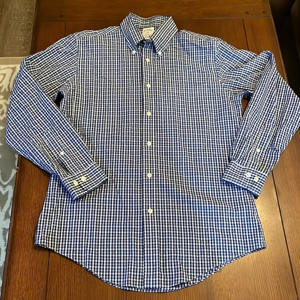 Brooks Brothers Regent Regular Shirt Button Down Collar. Blue and white. Medium